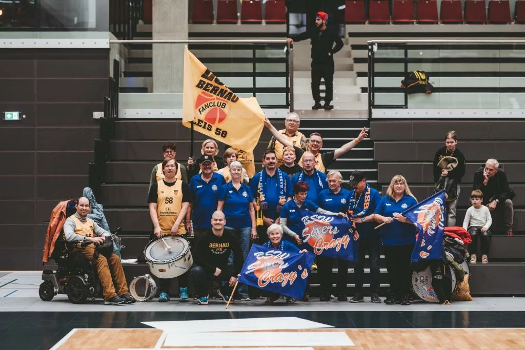Crazy Sixers meets Fanclub Gleis 58 in der Sparkassen-Arena Bernau nach dem Auswärtssieg ihrer Mannschaft aus Bitterfeld-Sandersdorf.